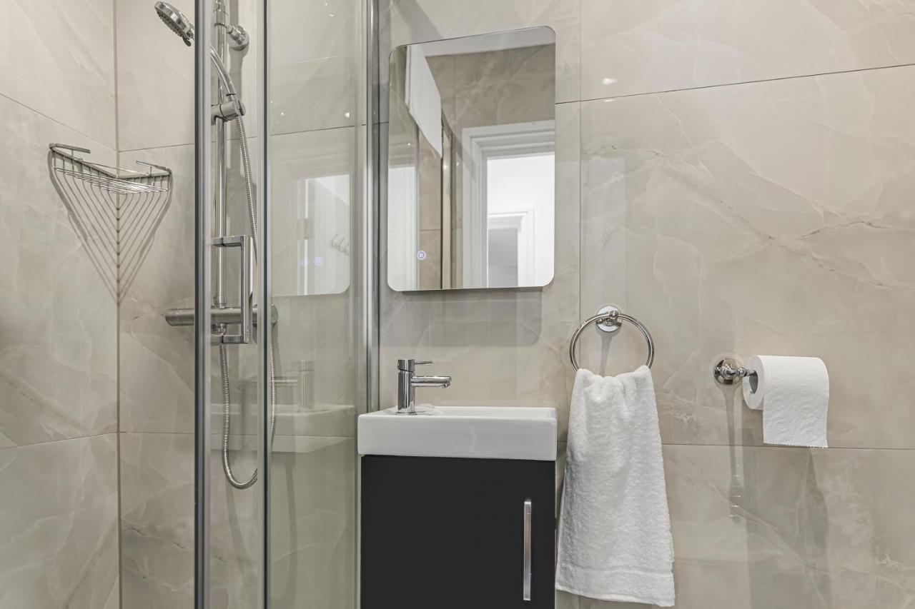 Modern 3 And 2 Bedroom Apartment In Maida Vale Londyn Zewnętrze zdjęcie